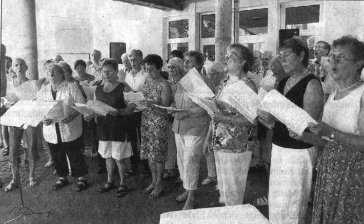 Der gemischte Chor der„ Eintracht-Germania" sang das Hessenlied.Bild: Wagner