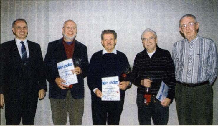 Vorsitzender Frank Steinmüller mit den Geehrten: Burkhardt Böttcher, Werner Drehwald, Karl Franz und der Kassierer Karl Döring (von links). Bild: Rüger