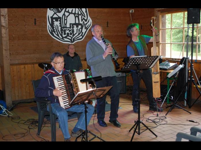 „Die Shpielrattzen“ eröffneten und beendeten das Programm des zweiten Festivals auf Steins Hütte. Fotos: T. Köhler