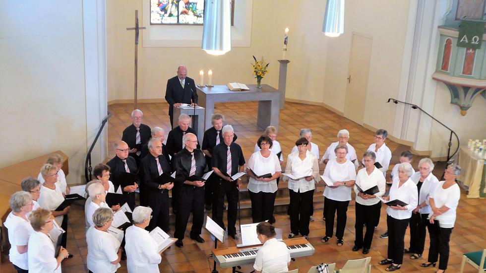 Zwei Chöre der Sängervereinigung Eintracht-Germania Großen-Buseck singen in der Konzertkirche in Nierstein. (Foto: pm)